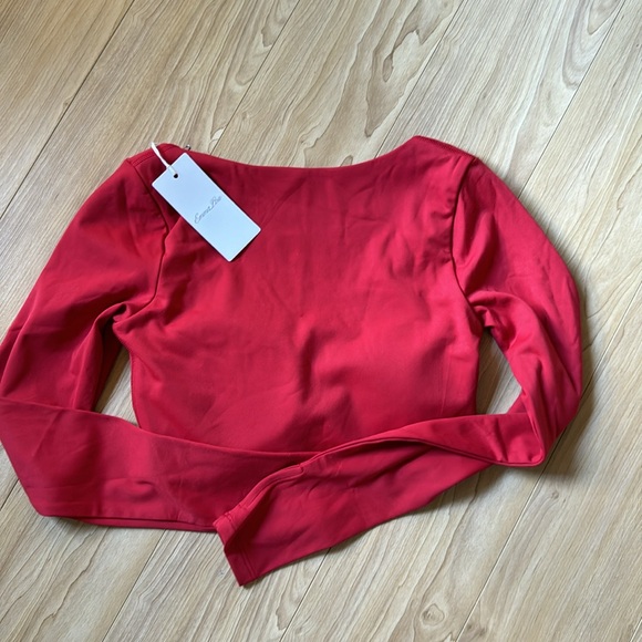 Emma Lou Red Crop Top - Picture 3 of 4
